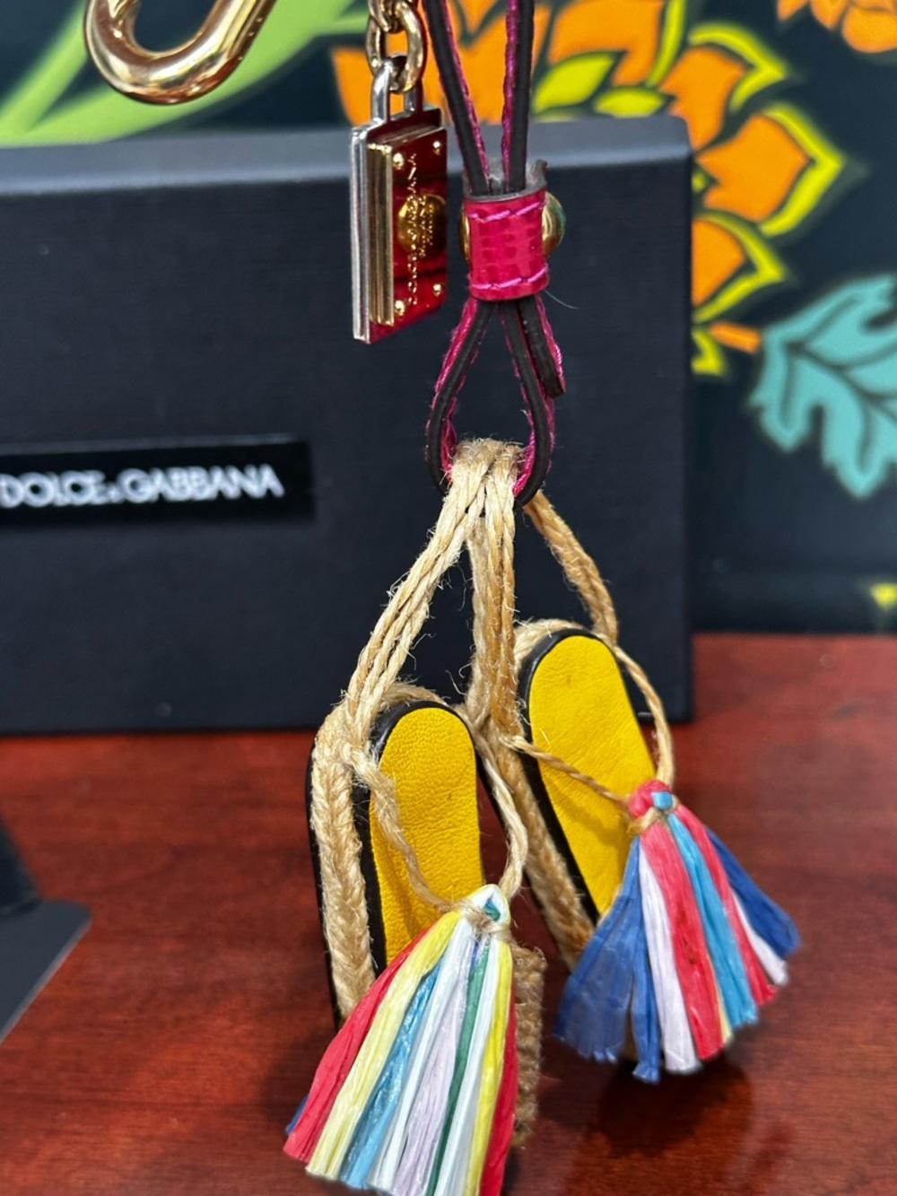 D&G Mini Espadrille Tassel Charm Keychain New With Box - Picture 9 of 12